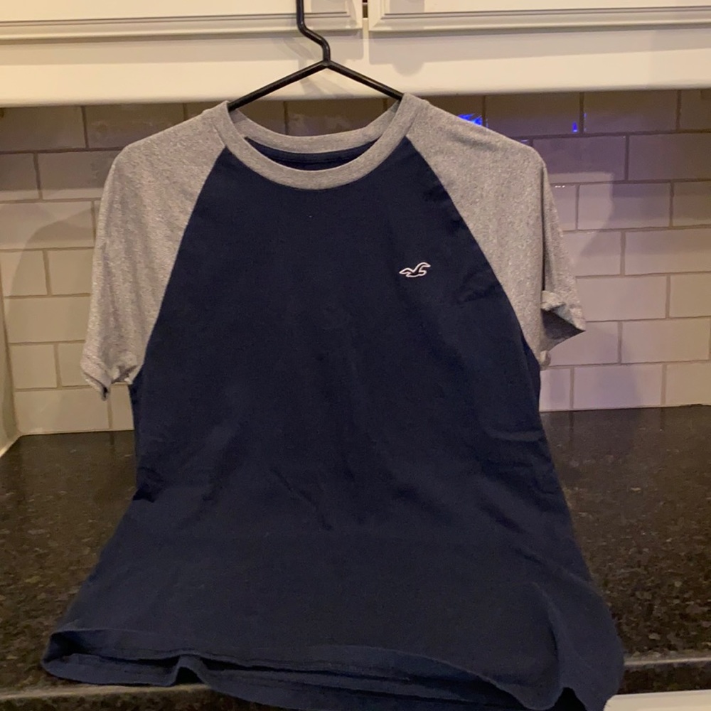 Muscle Fit Hollister Tshirt Medium